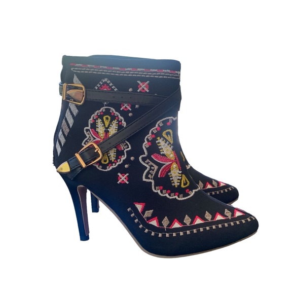 FIESTA Embroidered Pointy Toe High Heel Booties Size 7 black western boot - Picture 2 of 7